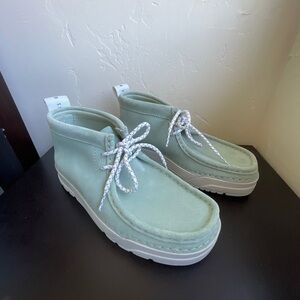 Clarks wallabee mint suede women’s size 6 shoes